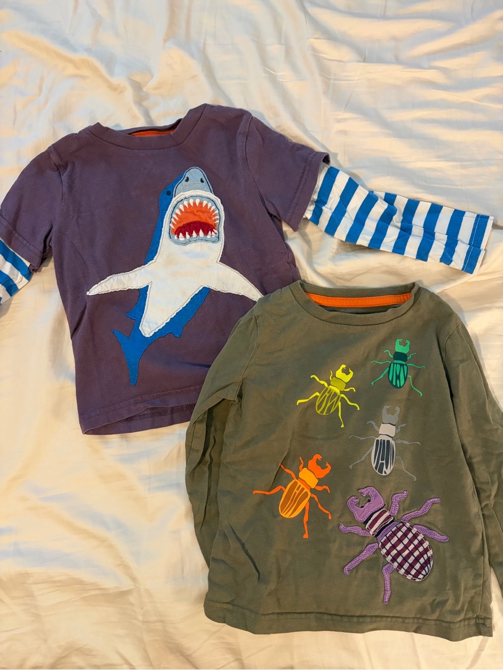 Mini Boden Boys 2T Purple Shark & Olive Bug Long-Sleeve Tee Set